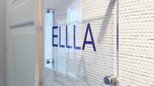 signing-pand-ELLLA_4